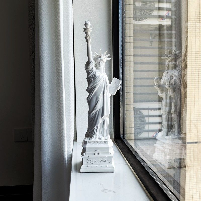 Office Furniture York - Modello della Statua della Libertà, Accessori